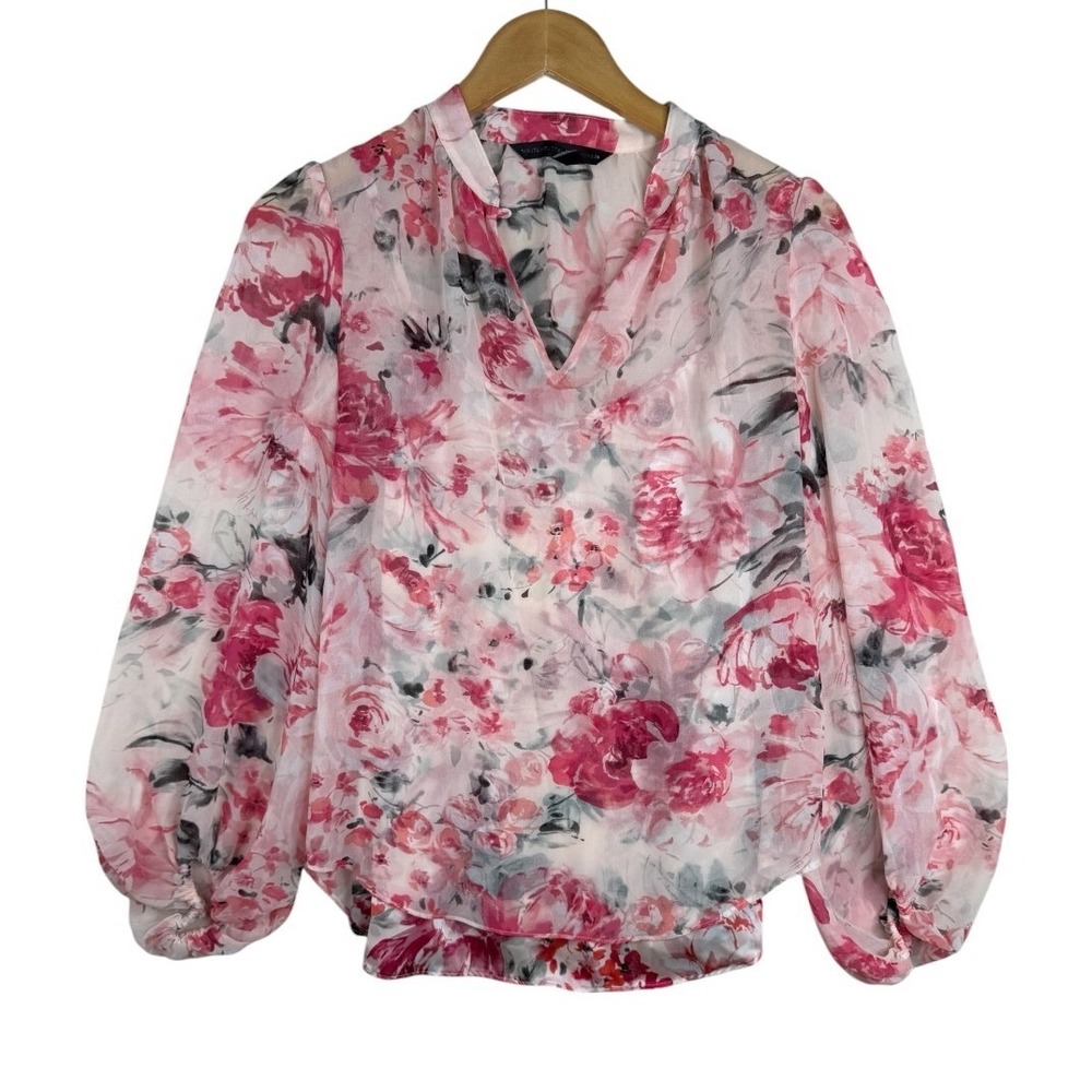 White House Black Market sz 2 Pink Floral Chiffon Keyhole Neck Long Sleeve Top